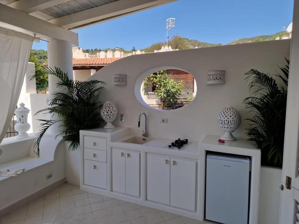 Sikelia Elegant Suite Lipari  Bagian luar foto